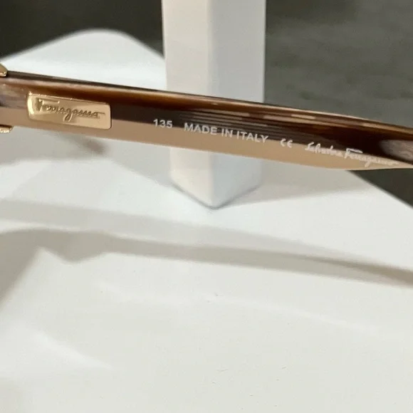 Salvator Ferragamo Elegant Brown Sunglasses - Picture 7 of 11